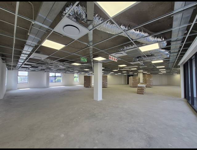 512M² OFFICE TO LET IN GLENADRIENNE EAST